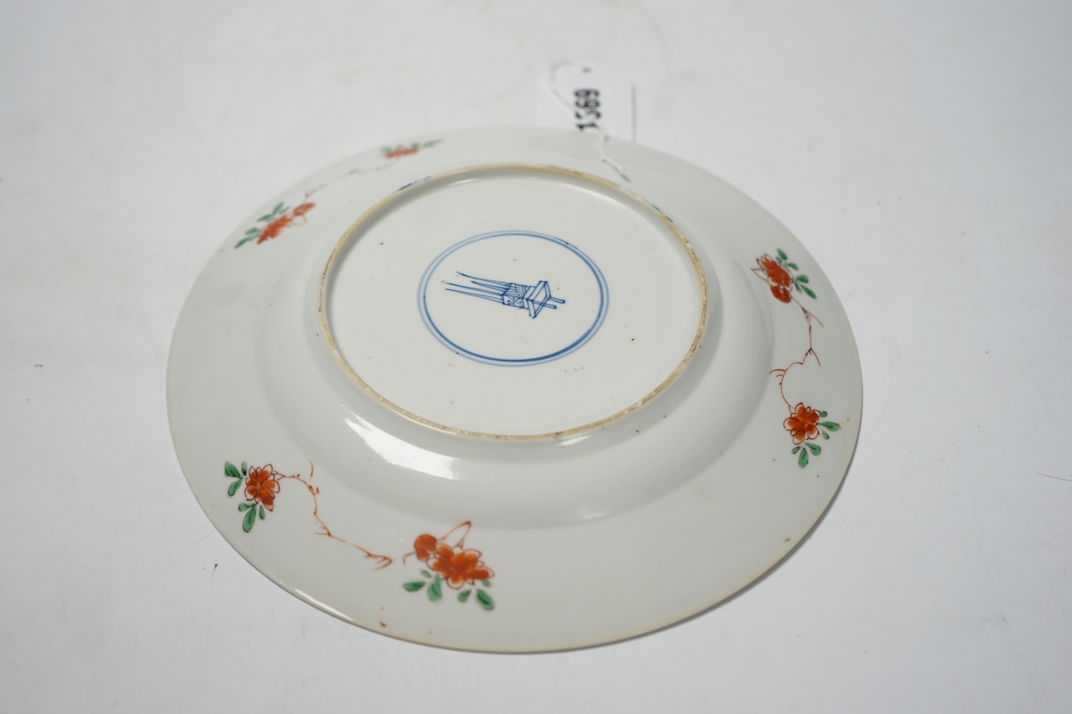 A Chinese famille verte dish, Kangxi period, 22cm